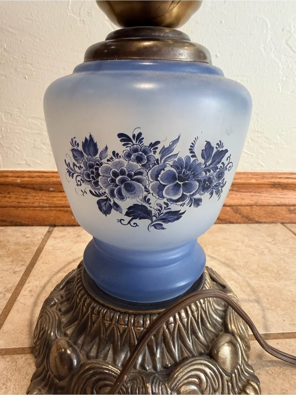 Vintage Blue frosted Floral Glass Hurricane Table Parlor Lamp - working light.